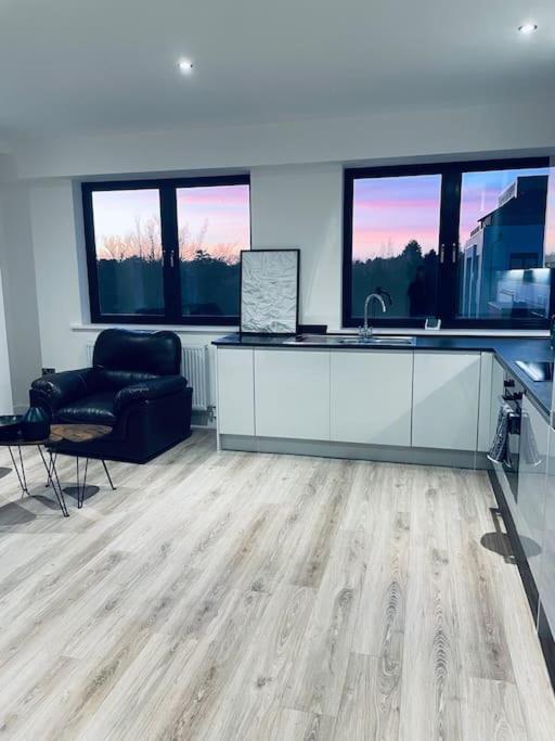 New One Bedroom Luxury Apartment In 索利赫尔 外观 照片