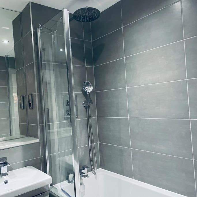 New One Bedroom Luxury Apartment In 索利赫尔 外观 照片